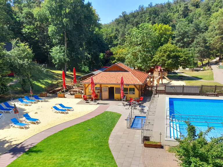 Restaurant Restaurant mit Tischen und Stühlen