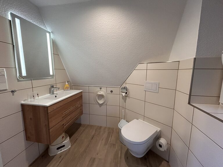 Helles Badezimmer für Familien