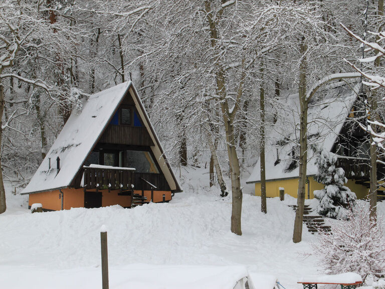 Hotel Außengelände im Schnee