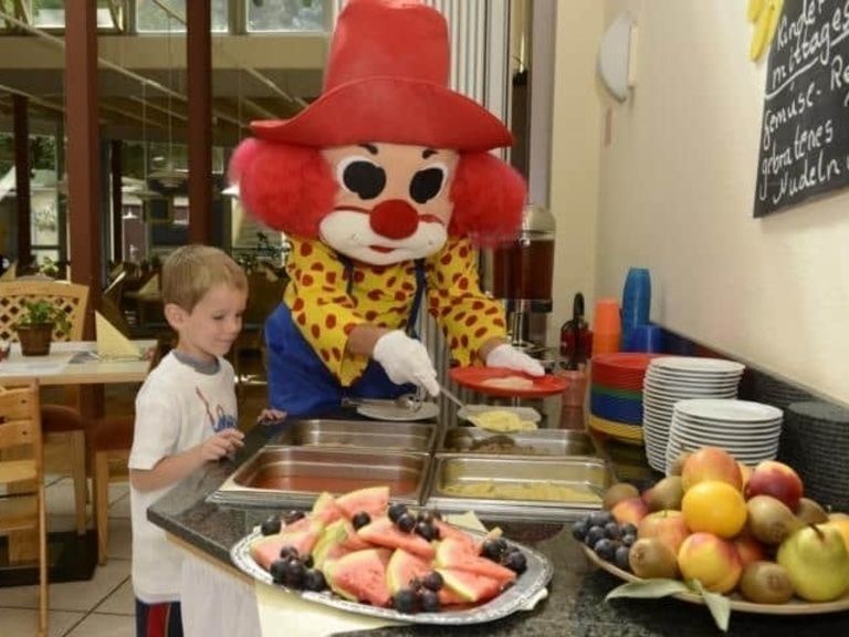 Clown Happy im Family Club Restaurant