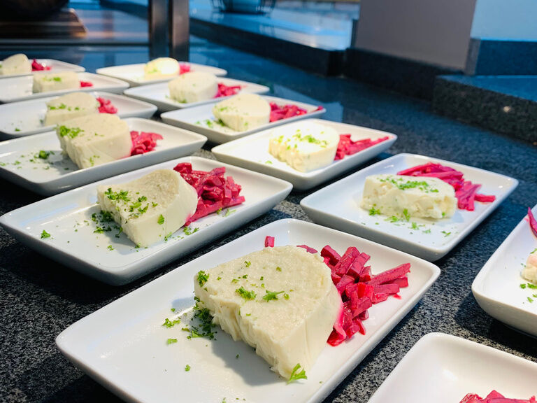 Abendessen auf kleinen Tellern