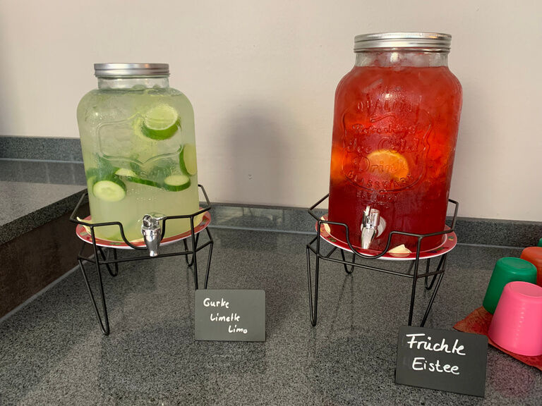 Selbstgemachte Limonade im Spender
