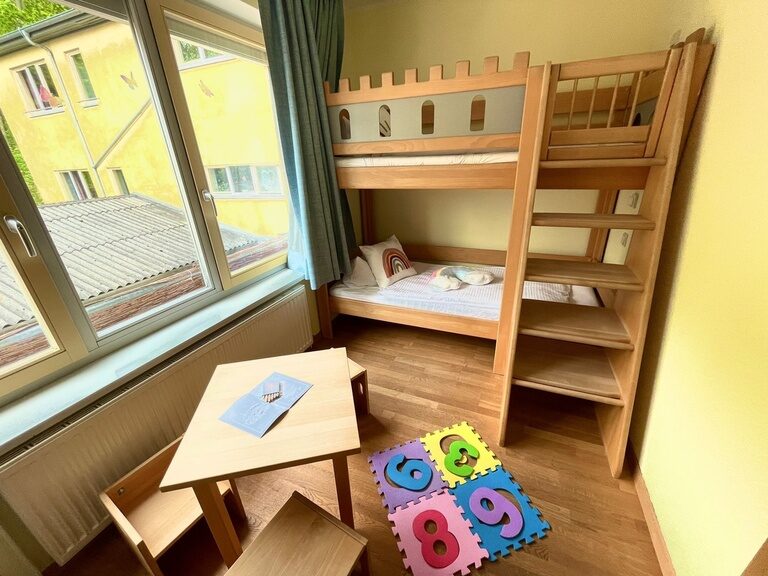 Familienappartment mit Kinderstockbett und Spielmöglichkeiten