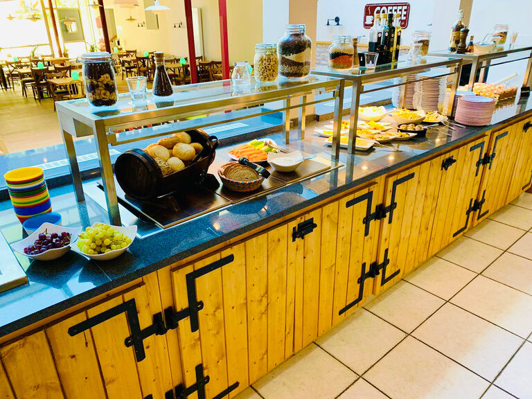 Frühstücksbuffet mit vielfältiger Auswahl