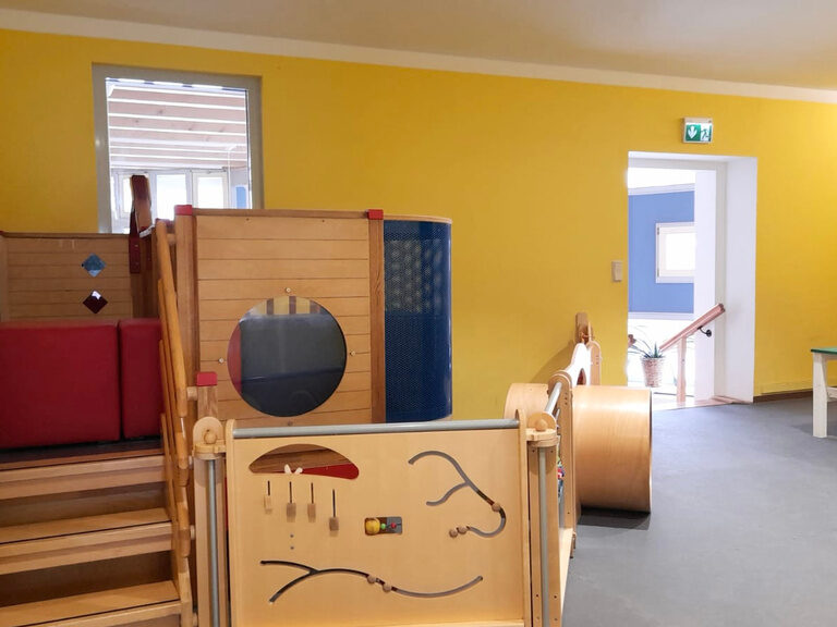 Happy Club indoor mit Holzspielplatz