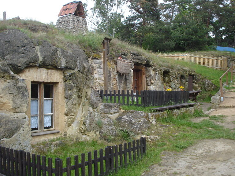 Höhlenwohnungen Langenstein
