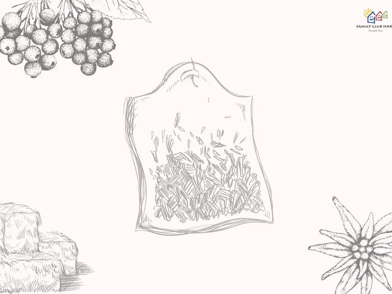 Kräuterstempel-Anwendung im Wellnesshaus des Family Club Harz