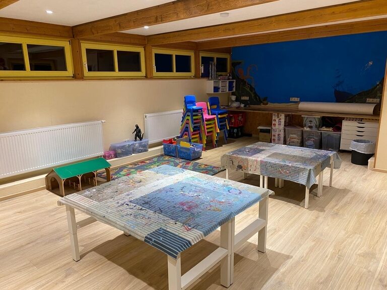 Malen und Basteln im Kreativraum im Familienhotel Family Club Harz