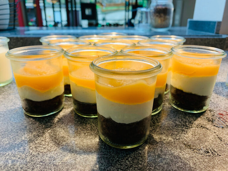 Schichtdessert im Glas